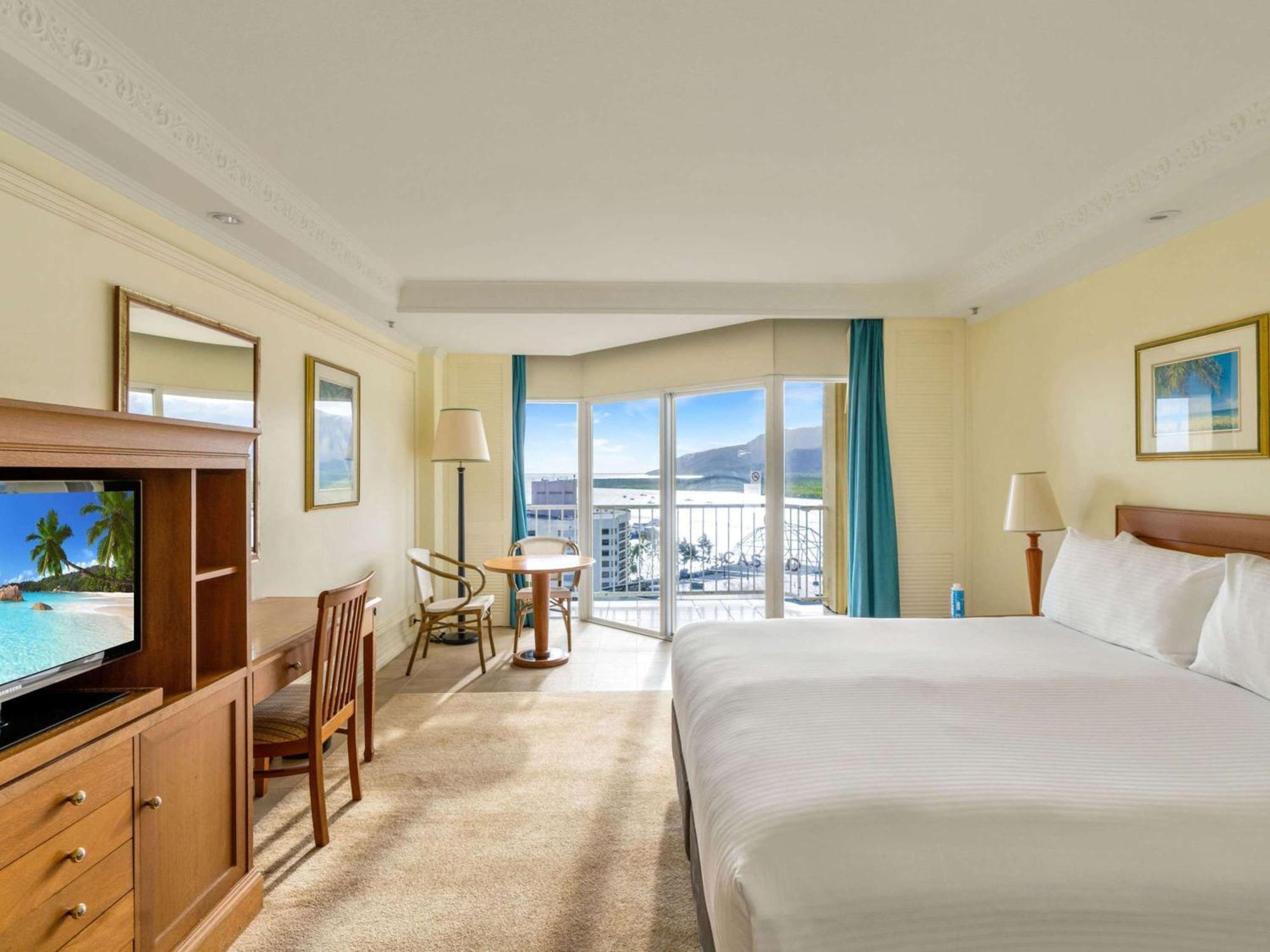 מלון Pullman Cairns International מראה חיצוני תמונה A guest room at the Hilton San Diego Bay