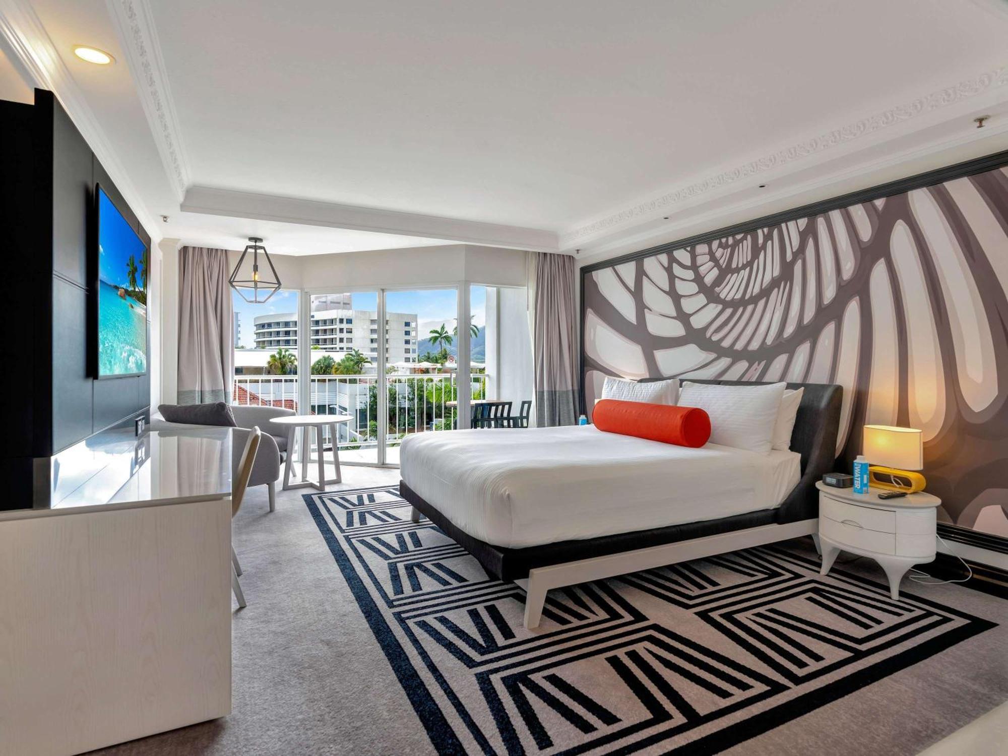 מלון Pullman Cairns International מראה חיצוני תמונה A guest room at the SLS Lux