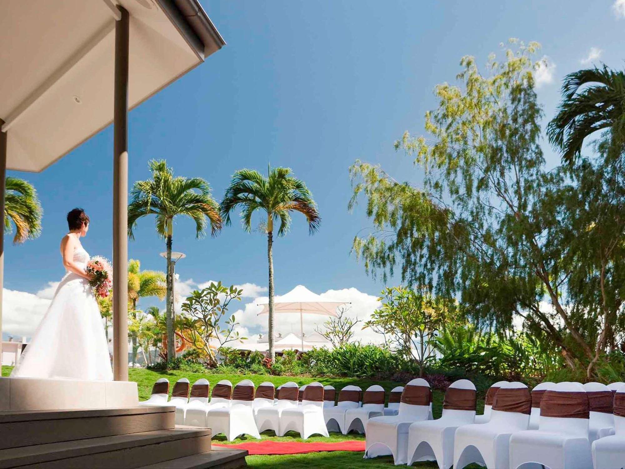 מלון Pullman Cairns International מראה חיצוני תמונה Wedding at the Royal Botanic Gardens, Victoria