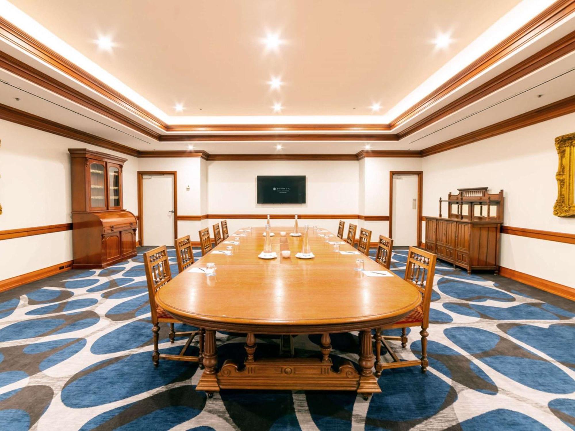 מלון Pullman Cairns International מראה חיצוני תמונה The boardroom of the Royal Thai Navy SEALs