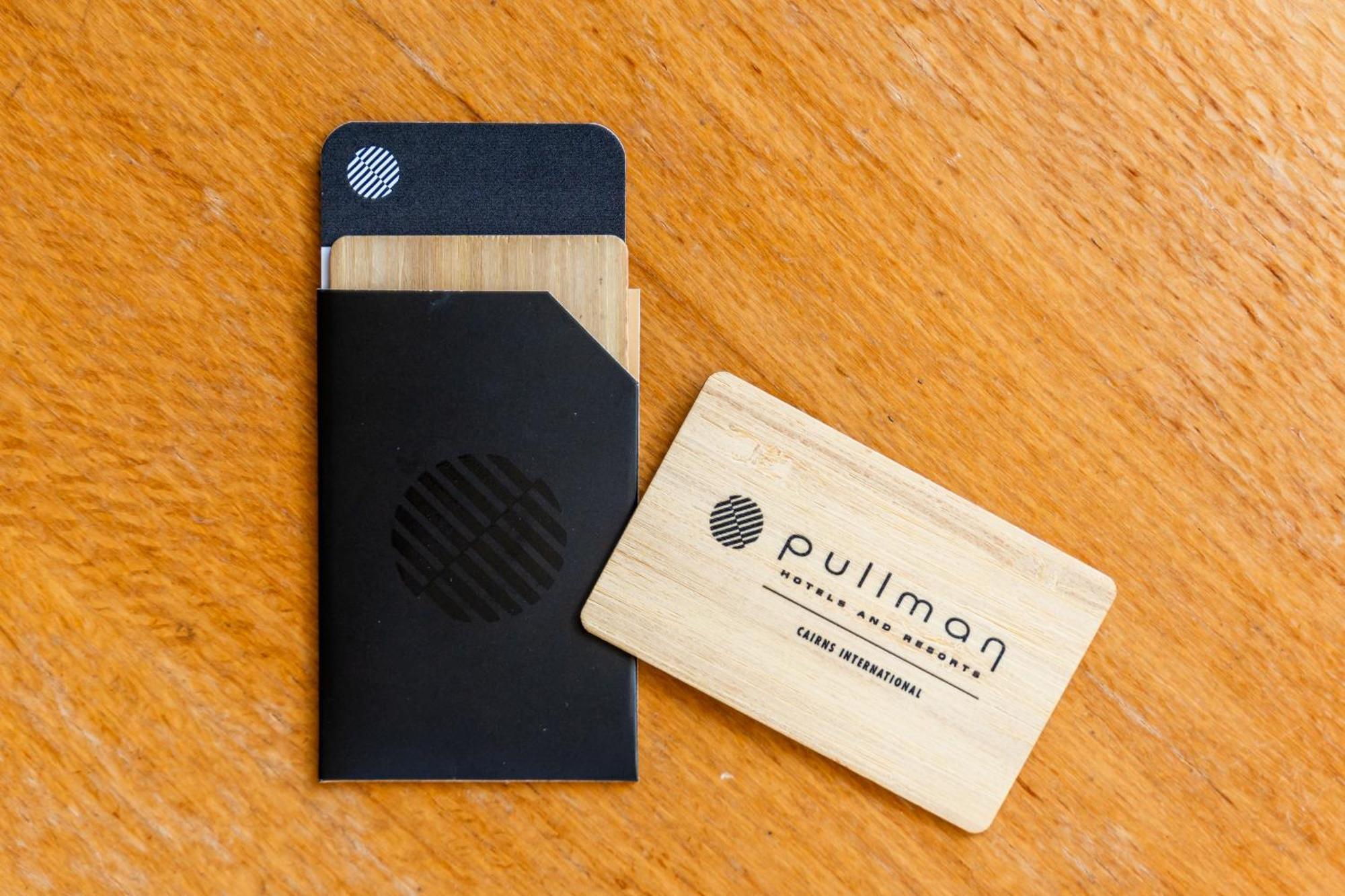 מלון Pullman Cairns International מראה חיצוני תמונה A wooden business card